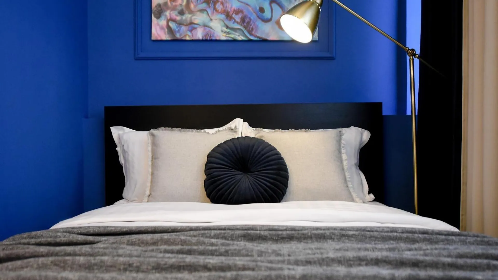 Elegant Studios On Magheru Boulevard - The Art Of Living Simply Bukarest 0*,  Románia
