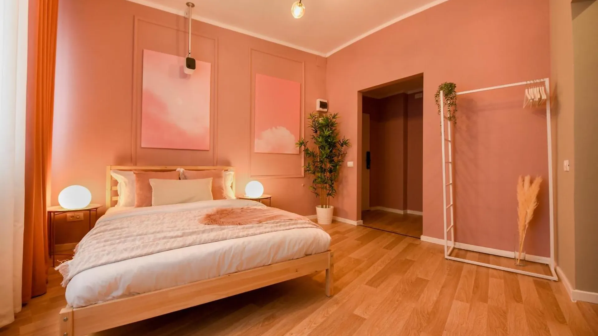 Elegant Studios On Magheru Boulevard - The Art Of Living Simply Bukarest 0*,  Románia