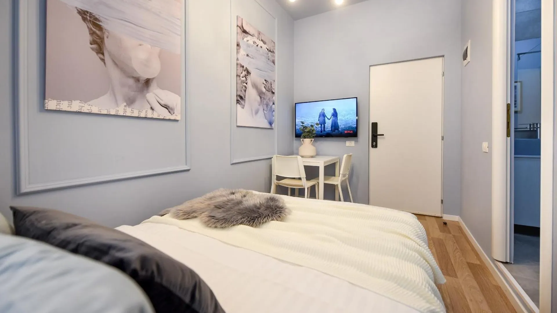 Elegant Studios On Magheru Boulevard - The Art Of Living Simply Bucureşti 0*,
