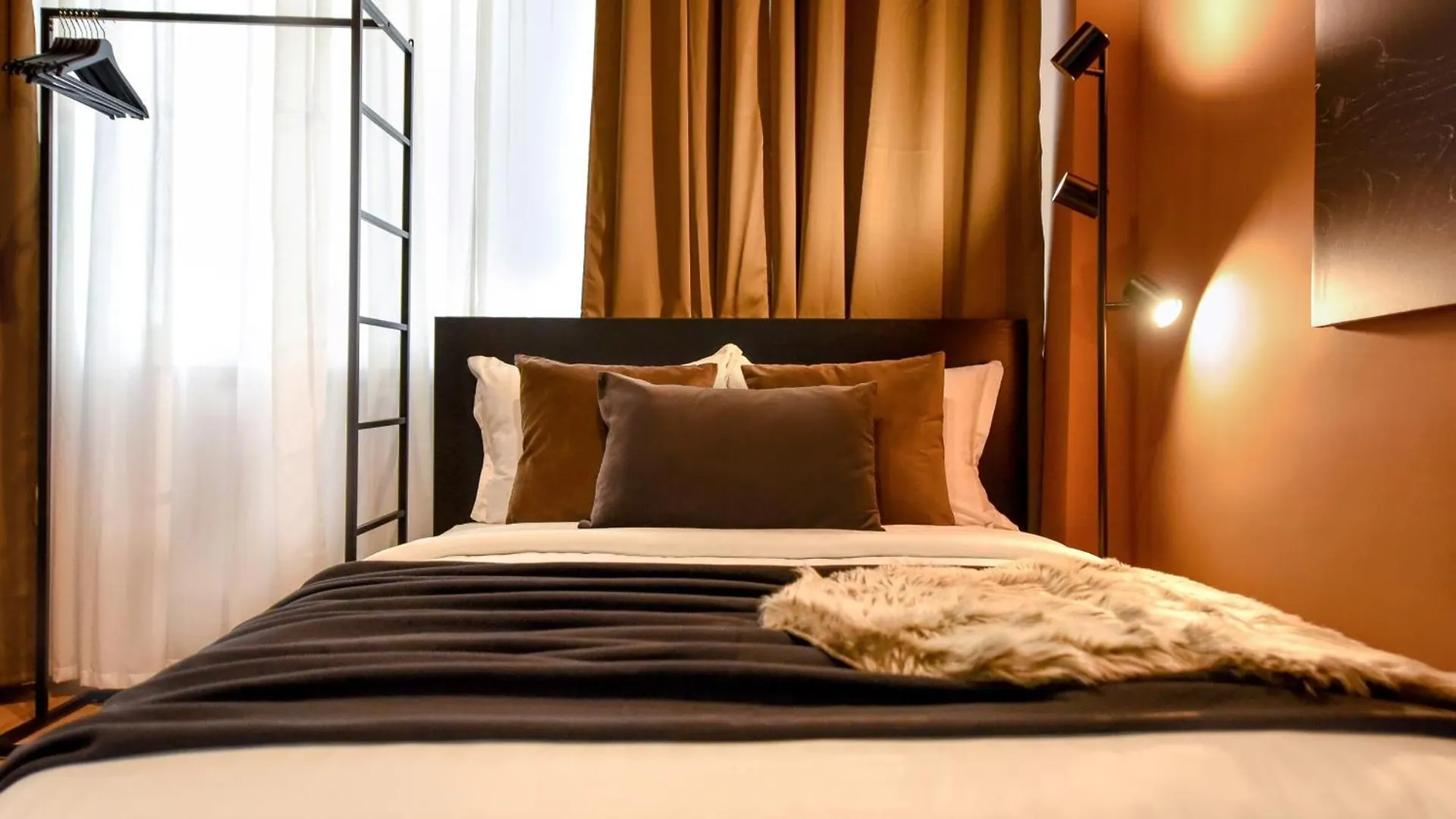 Elegant Studios On Magheru Boulevard - The Art Of Living Simply Bucureşti 0*,  România